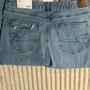 American Eagle Strigid Curvy Mom Jean